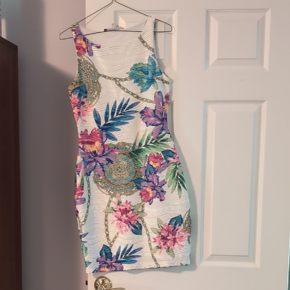Jennifer Lopez White and Pink Sleeveless Bodycon Mini Dress